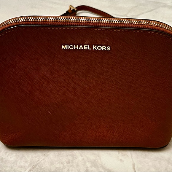 Michael Kors Jet Set Travel Medium Saffiano Leather Dome Crossbody Bag - Picture 2 of 5